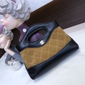 <AUTHENTIC>CHANEL Black and Tan Quilted Tote